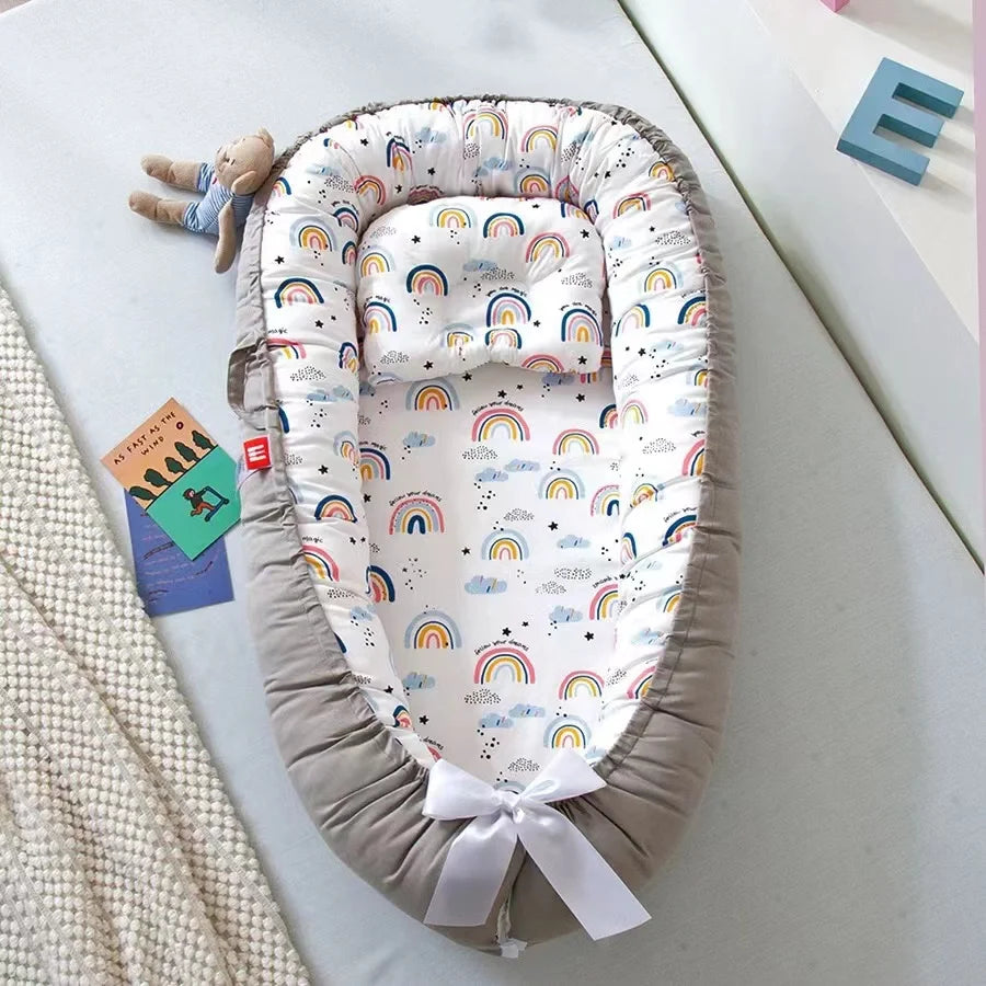 Réducteur de lit bébé arc en ciel 