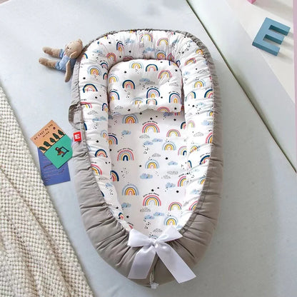 Réducteur de lit bébé arc en ciel 
