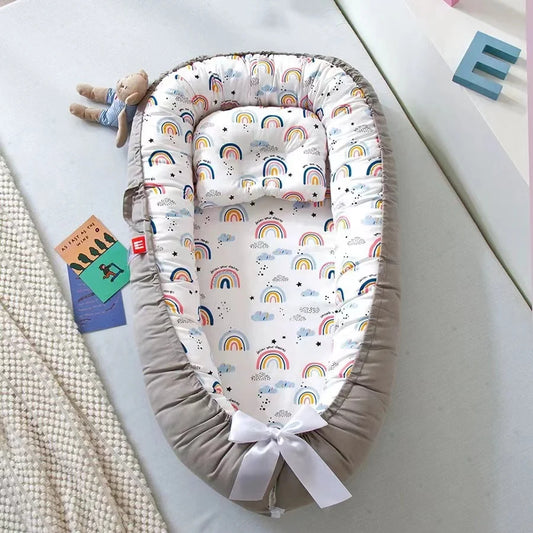Réducteur de lit bébé arc en ciel 