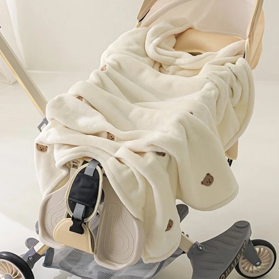Couverture bébé adaptée à la pousette