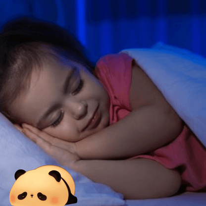 fillette dort avec veilleuse