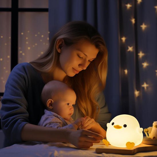 maman lit histoire veilleuse bébé