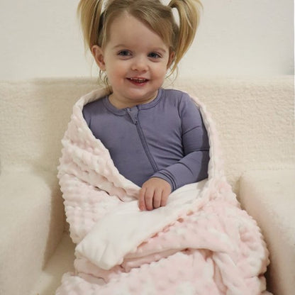 petite fille emmintouflée dans sa Couverture bébé 