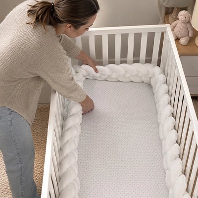 Tour de lit tressé 4 brins blanc tissu moelleux